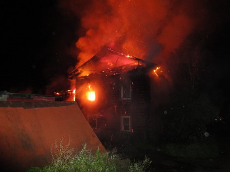 сгорел двухэтажный деревянный дом в кировской области 2