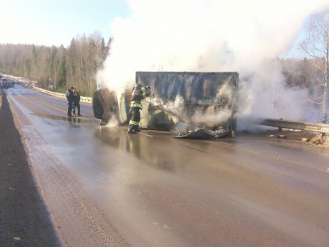 пожарные в кировской области предотвратили взрыв автомобиля3