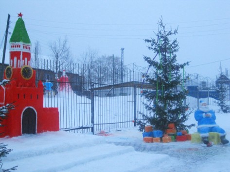 Осужденные в колониях Кировской области вылепили ледяные фигуры