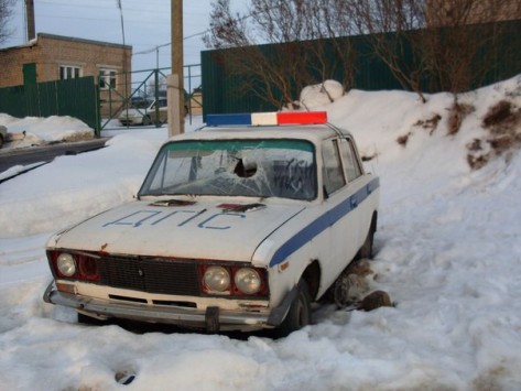 В Котельниче вандалы разбили макет патрульного автомобиля