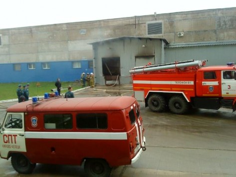 В Кирово-Чепецке пожарные спасли от огня мебельное предприятие