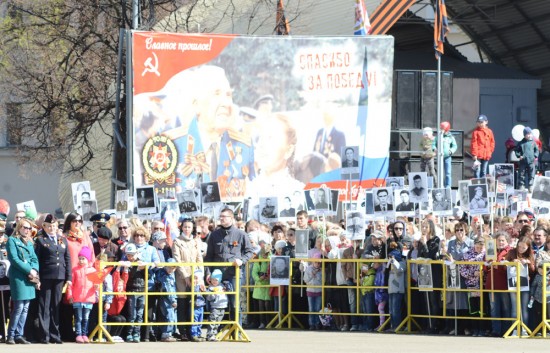 День Победы в Кирове: на Театральной площади прошел Парад Победы