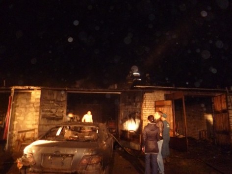 В Кирове сгорели гаражные боксы, пострадали автомобили