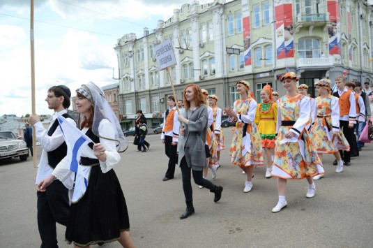 Фестиваль «Вместе Вятка» в Кирове открылся Парадом дружбы народов