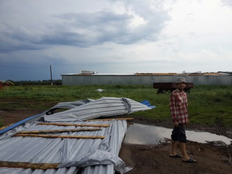 На юге Кировской области прошел шквал, сорваны крыши домов