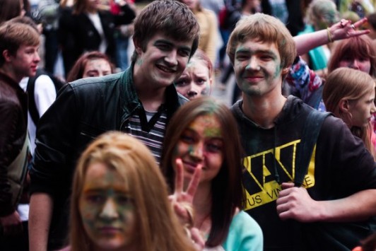 Фестиваль красок в Кирове собрал более 10 тысяч человек