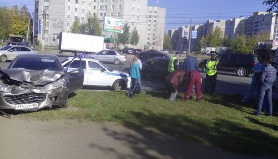 В Кирове произошло ДТП на ул. Производственной, двое пострадали
