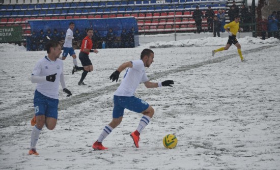 футбол снег зима матч динамо киров