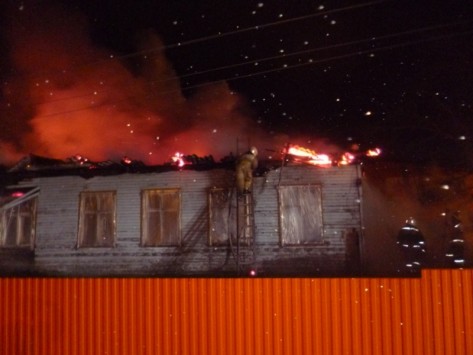 В Нововятске сгорел цех по производству мягкой мебели