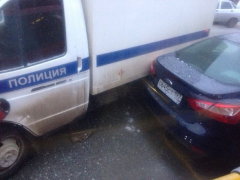 В Кирове с полицейским ГАЗом столкнулись 5 автомобилей