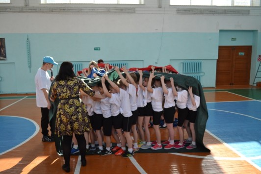 Кировские первоклассники приняли участие в спортивном празднике «На старт с Ростелекомом!»
