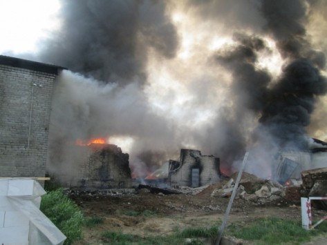 В Лузе произошел серьезный пожар на деревоперерабатывающем комбинате