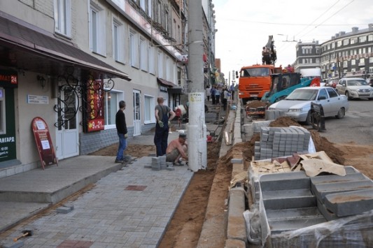 В Кирове стартовал ремонт тротуаров на улице Ленина