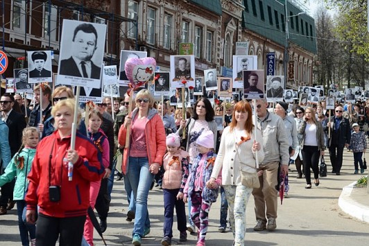 В Кирове в «Бессмертном полку» прошли более восьми тысяч горожан