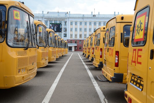 Кировские школы получат 68 новых автобусов