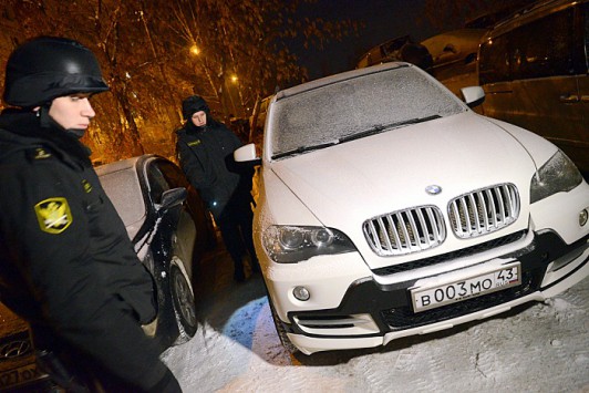 Судебные приставы арестовали у кировчанСудебные приставы арестовали у кировчанина BMW X5 за долгиина BMW X5 за долги