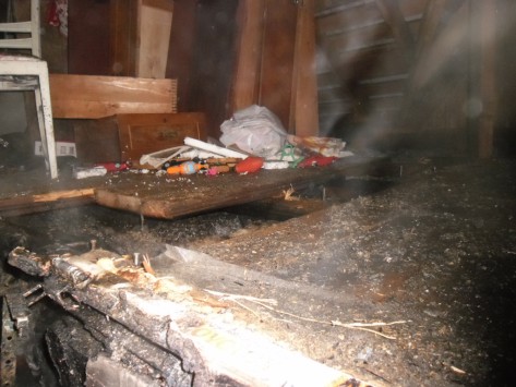 На улице Гастелло в Кирове сгорел деревянный дом