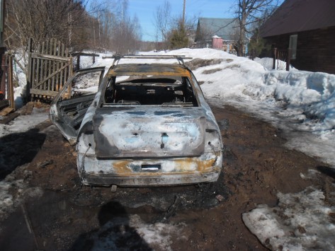 В Садаковском в пожаре сгорел частный дом и два автомобиля