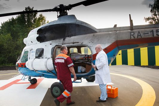В кировскую травмбольницу впервые доставили пациента на вертолете