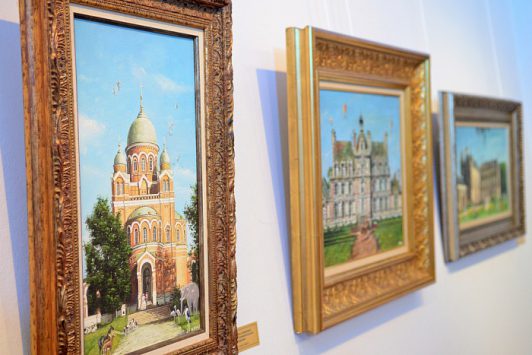 Художник Никас Сафронов открыл персональную выставку в Кирове при поддержке Правительства области