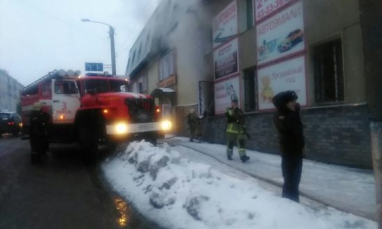 В Кирове произошел пожар в торгово-офисном центре на Профсоюзной