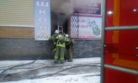 В Кирове произошел пожар в торгово-офисном центре на Профсоюзной