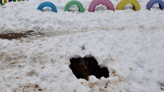 В детском саду в Кирове ребенок провалился в яму с водой