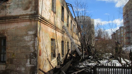 Организовано проведение доследственной проверки по факту обнаружения тела мужчины после тушения пожара в Ленинском районе города Кирова