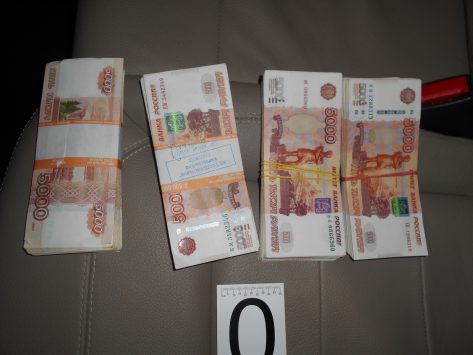 В Кирове 54-летний мужчина дал следователю взятку в 2 млн. рублей