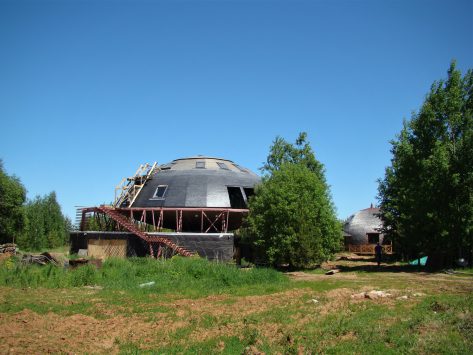 Дом в виде летающей тарелки в Кировской области 