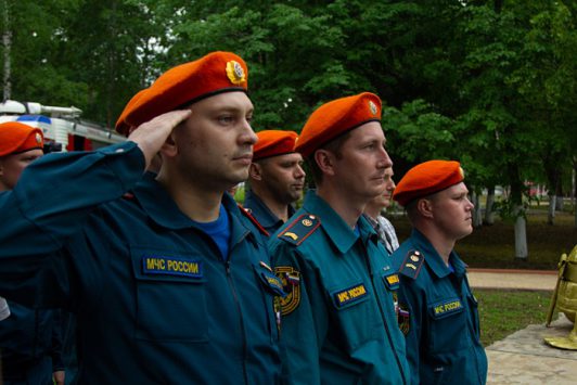 В Кирове открыли памятник пожарным, погибшим на службе