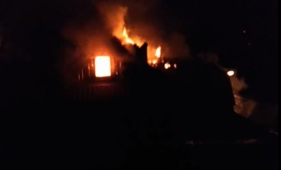 В Кирове снова пожар: в горящем жилом доме чуть не погибли люди