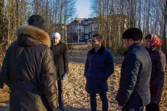 Дмитрий Курдюмов проверил исполнение работ по благоустройству Дендропарка в Кирове 