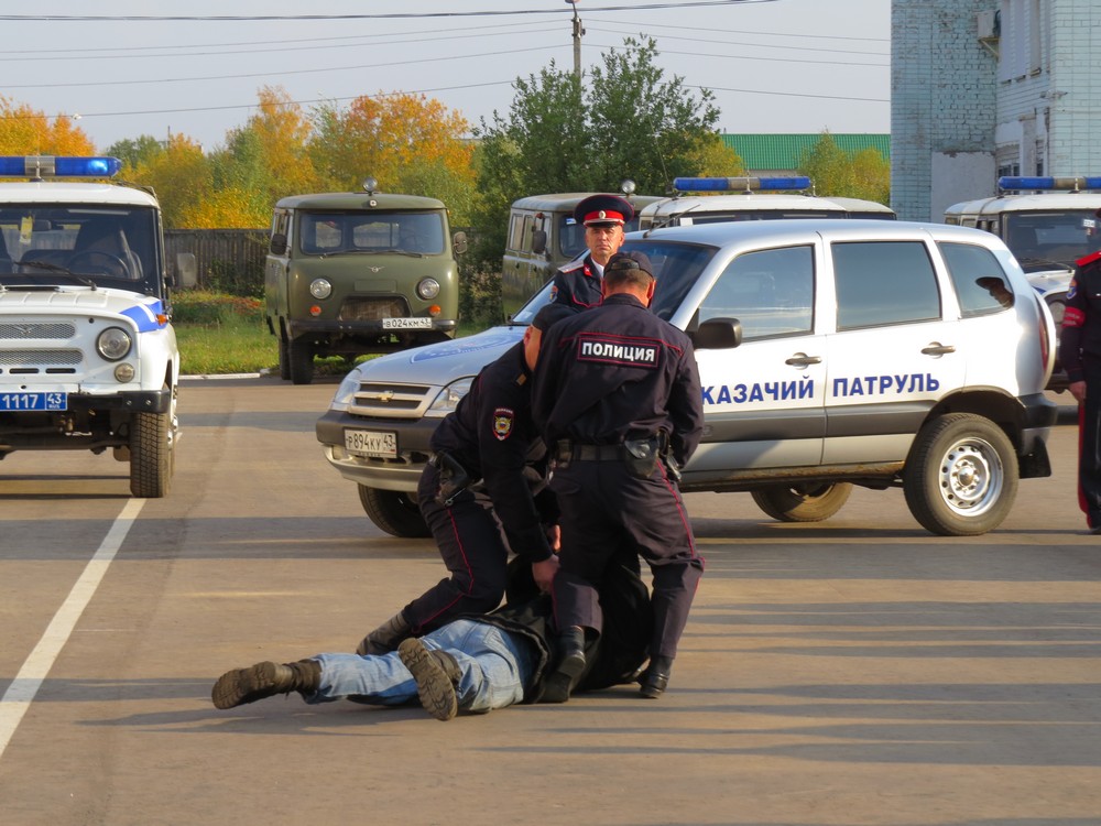 Улица полиции. Казачий патруль в Москве. Казачья полиция. Казаки полиция. Патрульные казаки.