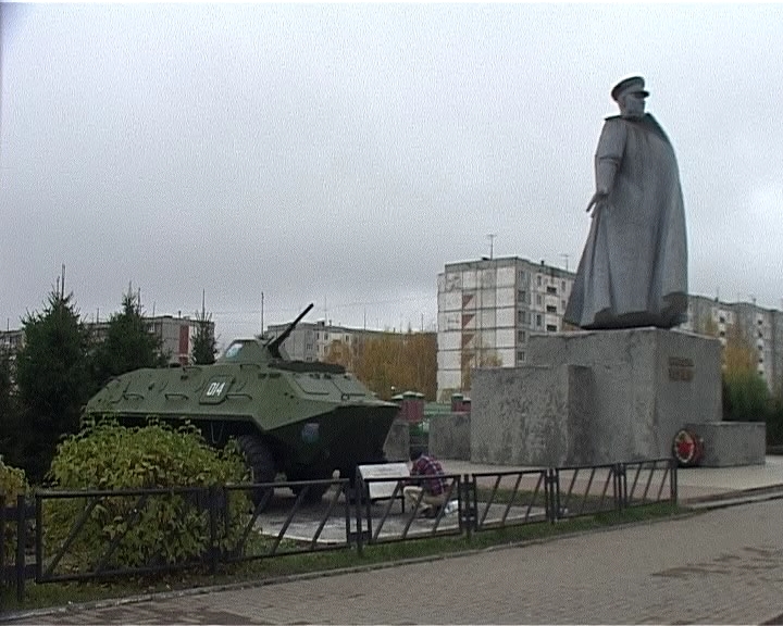 Конева киров. Площадь Конева в Кирове. Памятник Коневу в Кирове. Площадь Маршала Конева. Город Киров площадь Конева.