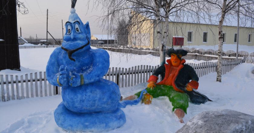 Осужденные в колониях Кировской области вылепили ледяные фигуры