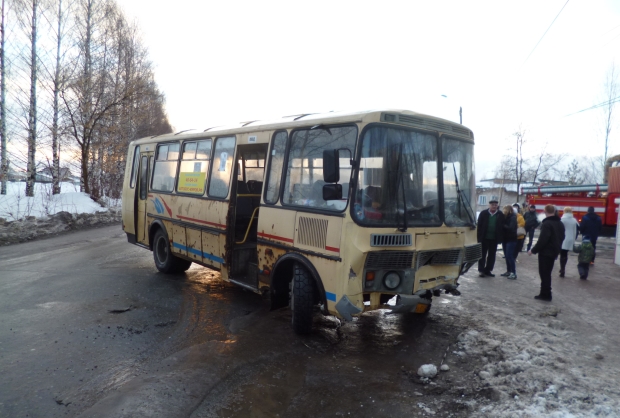 Автобус столкнулся с иномаркой в Кирове
