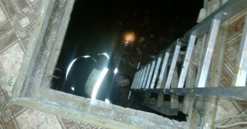 в городе Нолинске Кировской области пожарные спасали мужчину, провалившегося в подвал