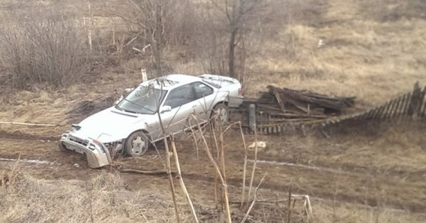 В пригороде Котельнича Кировской области «Хонда» съехала в кювет