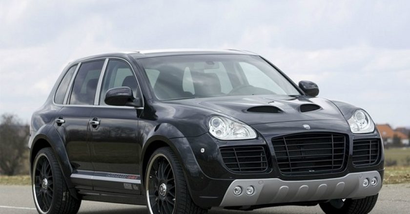 В Кирове со стоянки у отеля Hilton угнали Porsche Cayenne