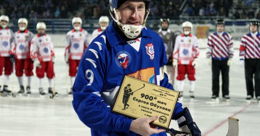 Сергей Обухов из Кировской обалсти лучший хоккеист сезона
