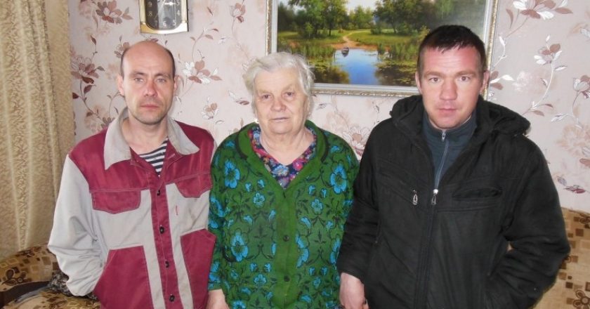 В Тужинском районе Кировской области двое мужчин спасли пенсионерку из пожара