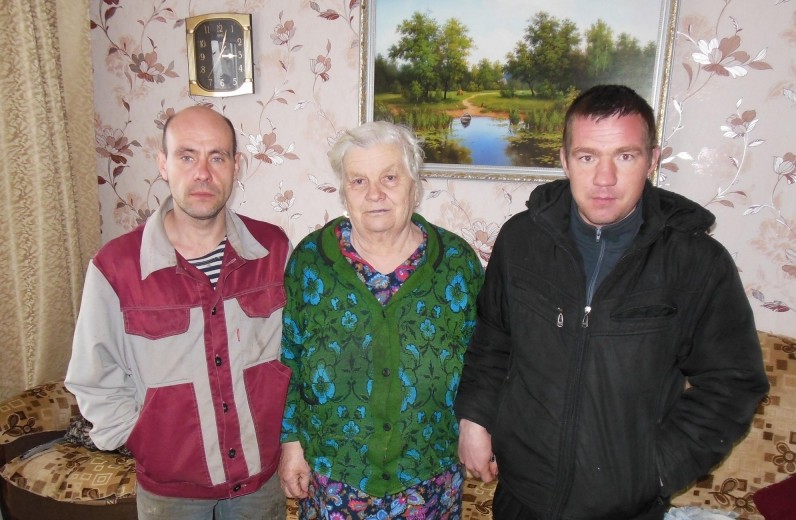 В Тужинском районе Кировской области двое мужчин спасли пенсионерку из пожара