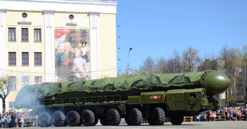 День Победы в Кирове: на Театральной площади прошел Парад Победы