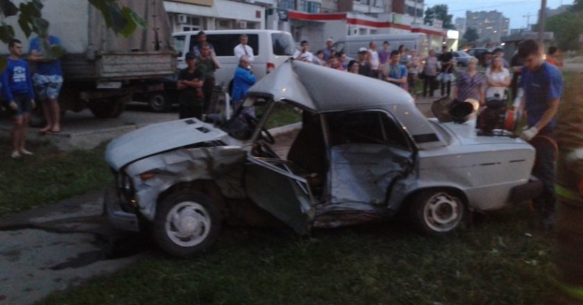 В Кирове столкнулись «Тойота» и «ВАЗ»: водитель «шестерки» скончался в больнице
