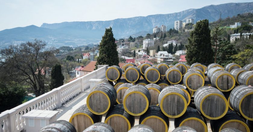 Глава Крыма предложил лечить стресс вином
