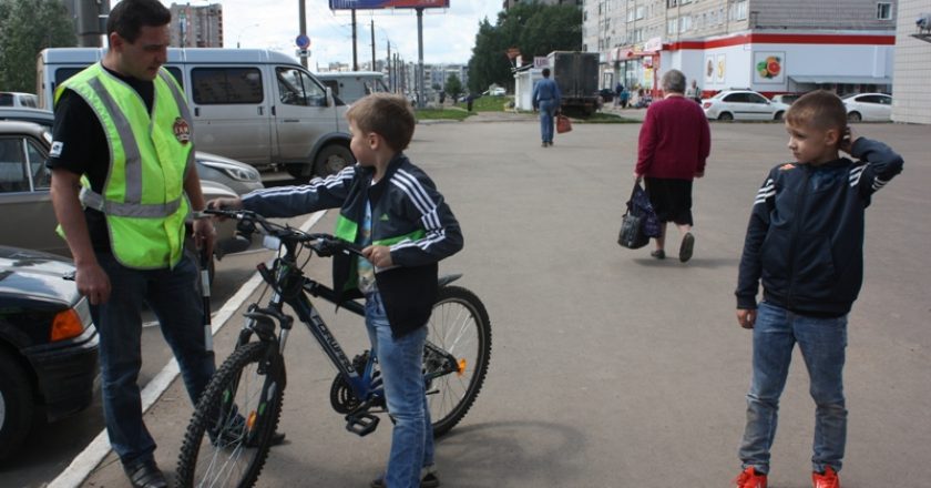 В Кирове Инспекторы ГИБДД проверят велосипедистов