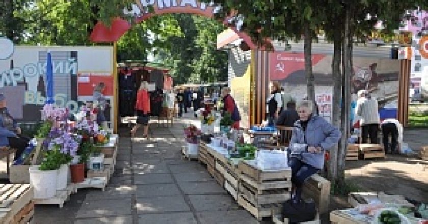 Городские власти обсудили с предпринимателями условия организации парковки на улице Комсомольской