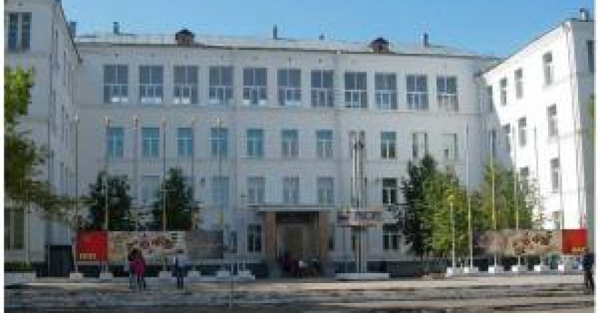 Администрация города прорабатывает вопрос объединения двух школ Нововятского района