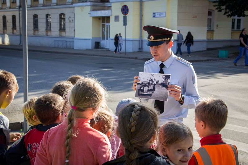 В Кирове проходят экскурсии по местам установки первых светофоров
